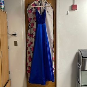 Size 2 Faviana prom dress